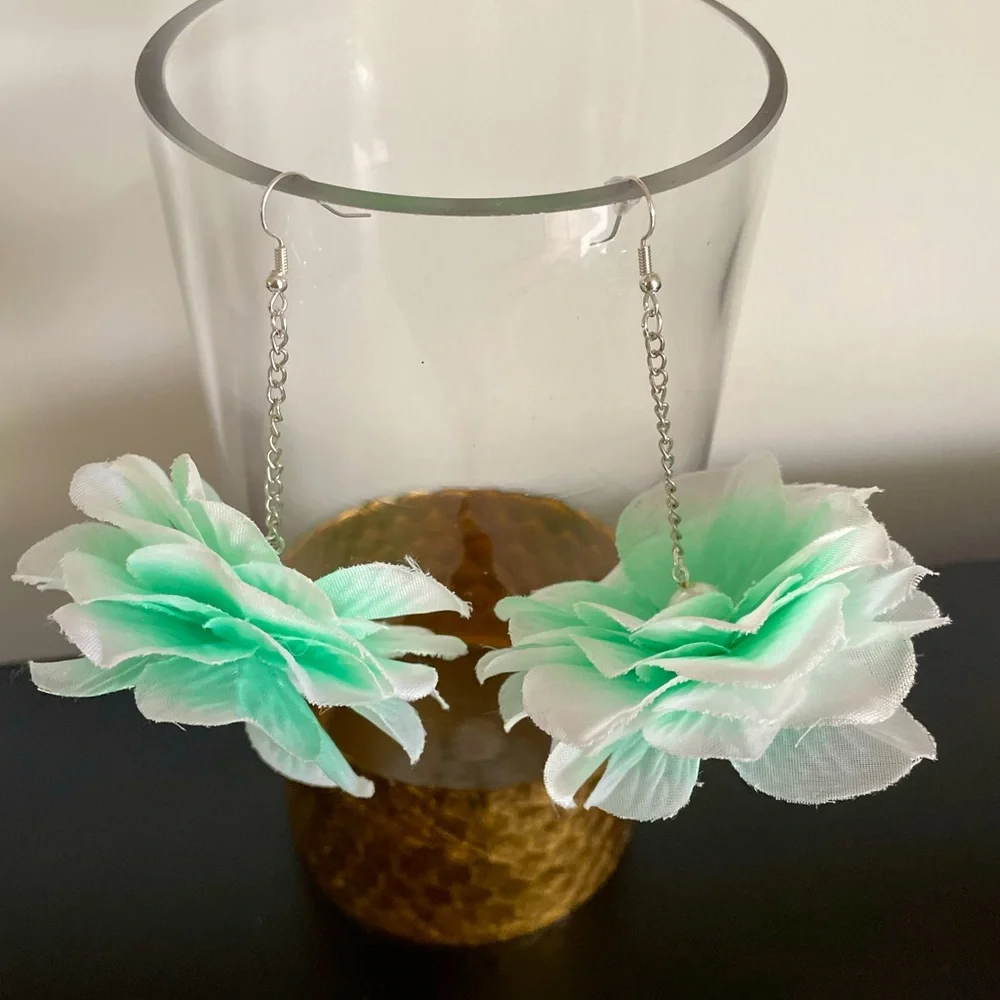 Urban Outfitters Flowers Dangle Earrings